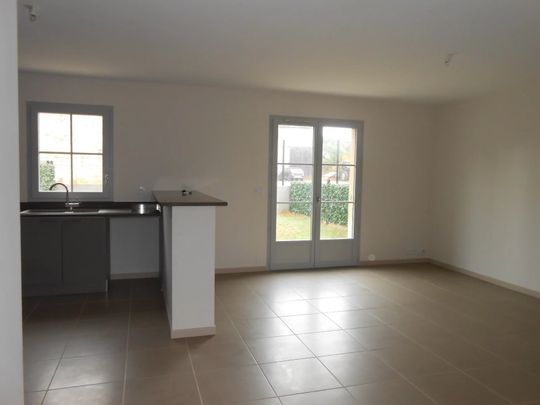 Location Maison 3 pièces 77m² FAVIERES 77220 - Photo 1