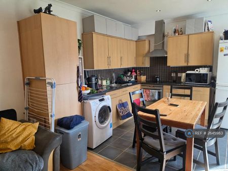 2 bedroom bungalow to rent - Photo 2