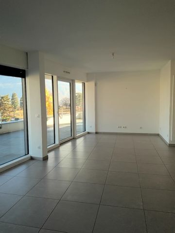 Location Appartement 5 pièces 127m² ANNECY 74000 - Photo 2