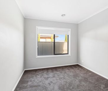 7 Zircon Street, Alfredton, Vic 3350 - Photo 3