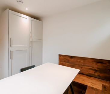 5 Bed 1 Bath - Photo 5