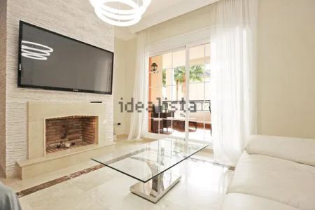 Alquiler de piso en Urbanizacion Nva Andalucia Aloha - Photo 3