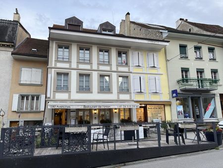 WITH A LARGE TERRACE, VERY WELL LOCATED - Photo 3