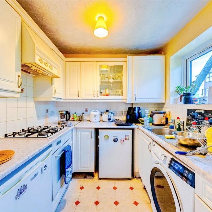 1 bedroom in a house share to rent - Photo 1