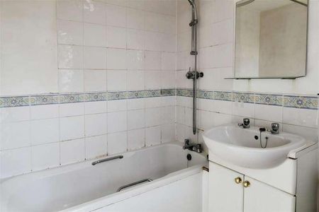 Pickford Gardens Slough, SL1 - Photo 5