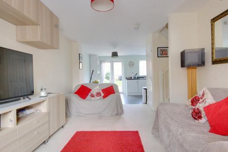 2 bedroom semi-detached house to rent - Photo 2