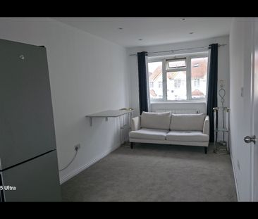 3 Bed Detached House, Hinton Avenue, TW4 - Photo 1