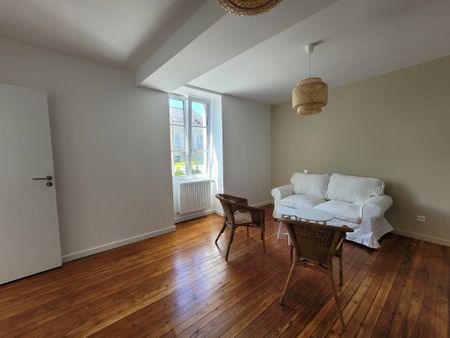Location Appartement 1 pièce 31m² SABLE SUR SARTHE 72300 - Photo 2