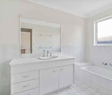 9 Chippendale Crescent, Currumbin Waters QLD 4223 - House For Rent ... - Photo 4