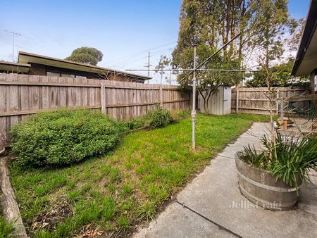 1/3 Sherbourne Road, Briar Hill - Photo 3