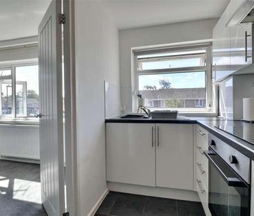 Chidham Close, Havant, PO9 - Photo 3