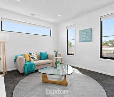 CONTEMPORARY ELEGANCE - Photo 2