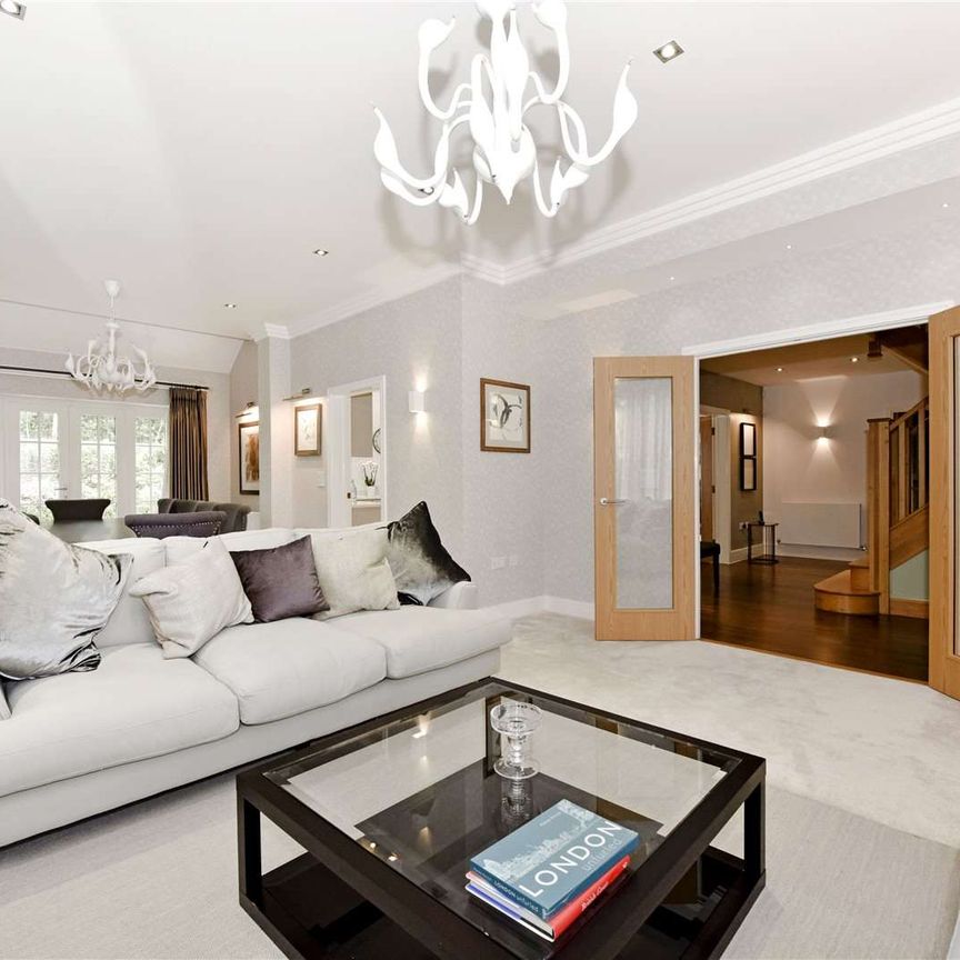 Stunning detached home which is finished to a high standard throughout - Photo 1