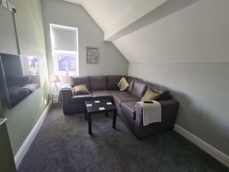 1 bedroom in a house share to rent - Photo 3