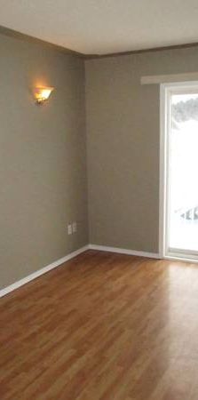 Beautiful 3 Storey Townhouse in Peden Hill Area - Photo 1