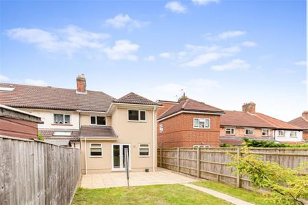 4 bedroom semi-detached house to rent - Photo 3