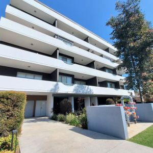 SPACIOUS 2 BEDROOM APARTMENT WITH SECURITY CAR SPACE - Photo 3