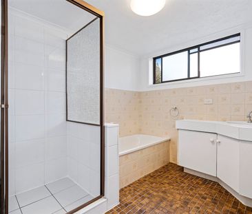 Spacious two-bedroom apartment in Broadbeach - Photo 5