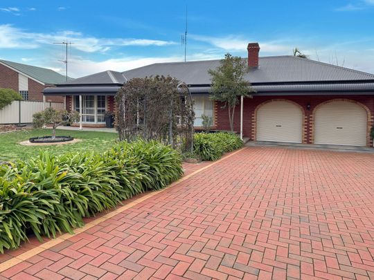 16 Collins Street, Kangaroo Flat - Photo 1