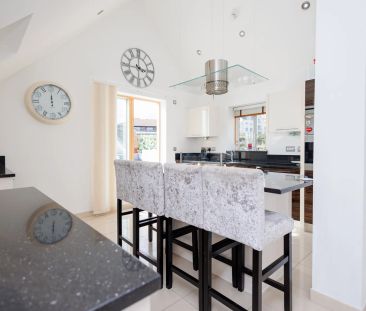 2 bed flat to rent in Honeycombe Beach, Honeycombe Chine, BH5 - Photo 1