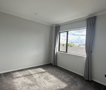 Four Beds Townhouse with 2 parking - Photo 4