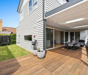 LUXURIOUS FAMILY LIVING IN THE HEART OF PARKDALE! - Photo 4