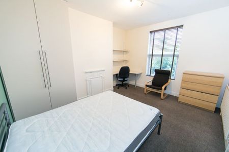 Brudenell View, Hyde Park, Leeds - Photo 2