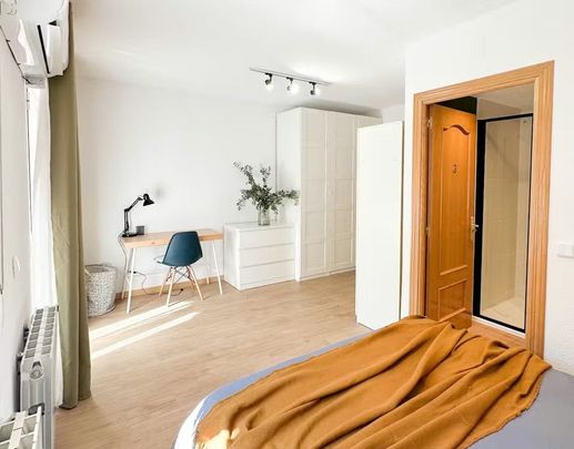 Calle de Antonio Velasco Zazo, Madrid, Community of Madrid 28026 - Photo 1