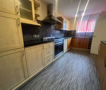 3 bedroom end of terrace house to rent - Photo 4