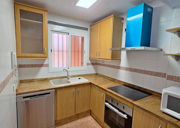 LONG TERM RENTAL IN LA CARIHUELA 3 BEDROOMS, AND PRIVATE PARKNG – tor501ts