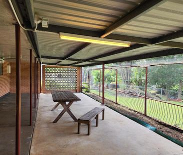 SPACIOUS FAMILY HOME WITH ENTERTAINING AREA - Photo 6