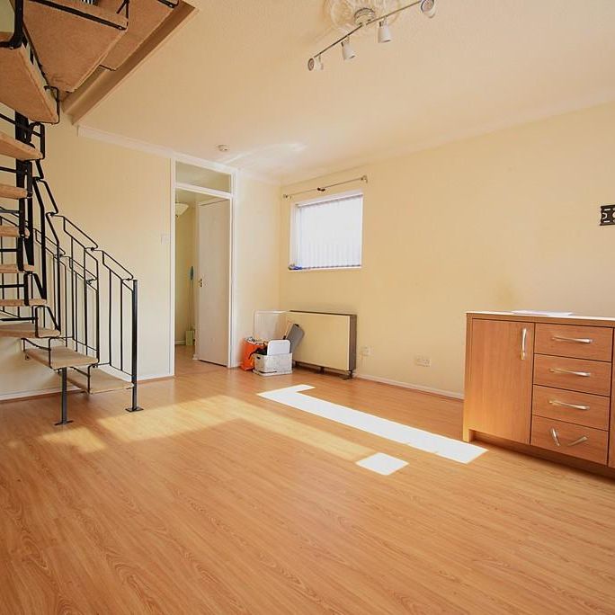 2 bedroom end of terrace house to rent - Photo 1