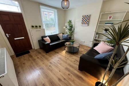 3 bedroom end of terrace house to rent - Photo 3