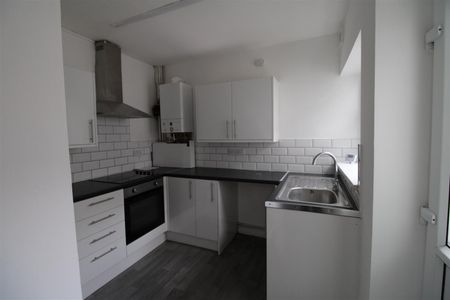 House - Terraced For Rent Clydach Road, Tonypandy - Photo 4