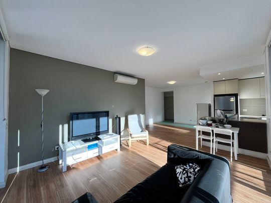 Stunning Near New 2 Bedrooms 2 Bathrooms Apartment for Lease! With furniture - Photo 1