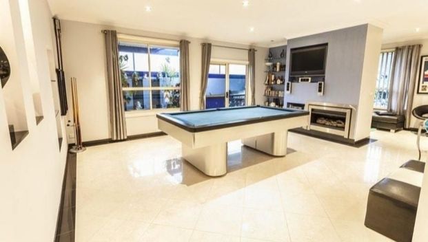 Sophisticated Living - Photo 1