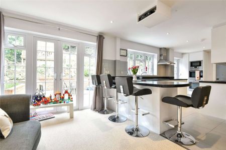 An ideally located family home presented to a high standard throughout - Photo 3