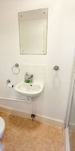 Studio Flat, Bath Street, Brighton - Photo 4