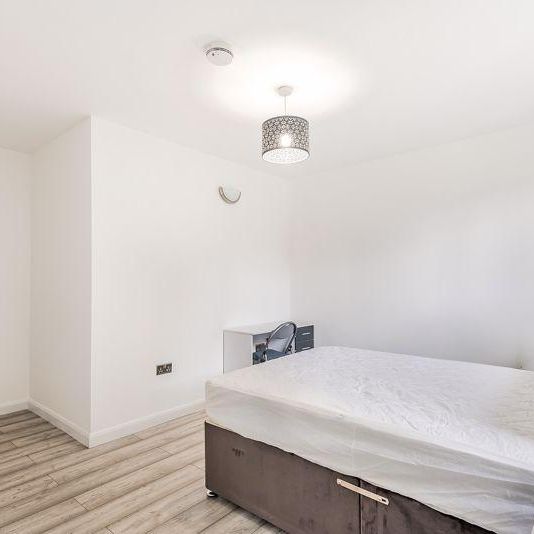 5 bedroom semi-detached house to rent - Photo 1