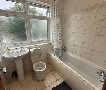 Room in a Shared House, Coombe Road, N22 - Photo 3