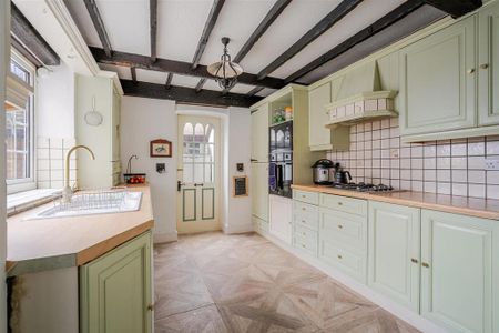 4 bedroom semi-detached house to rent - Photo 5