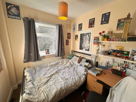 Burnholme Grove, Tang Hall - P1480 - Photo 5