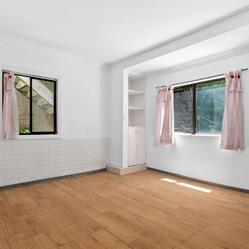 Allambie Heights, 32B Pozieres Parade - Photo 1