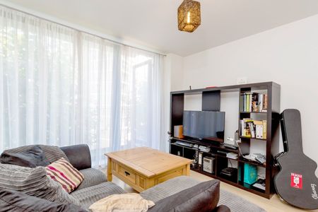 2 Bed Flat, The Drakes, SE8 - Photo 3