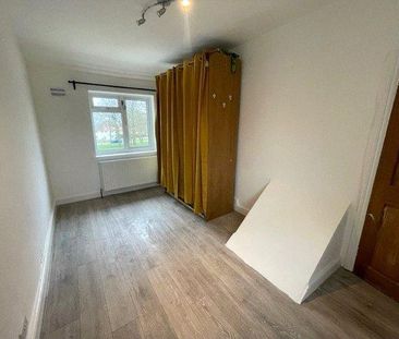 3 bedroom end of terrace house to rent - Photo 3