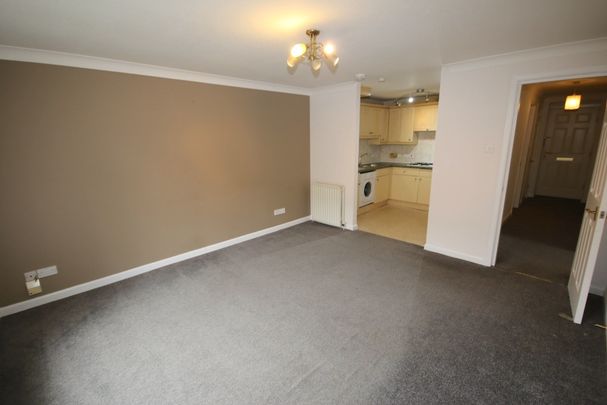 Russell Gardens, Edinburgh, EH12 - Photo 1