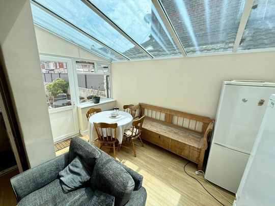 5 bedroom house of multiple occupation to rent - Photo 1