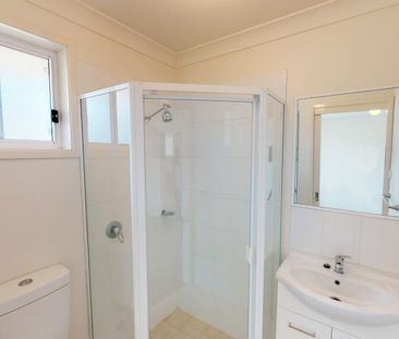 LIGHT & BRIGHT! - Photo 1