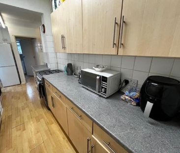 4 bedroom house share to rent - Photo 1