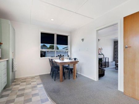 Spacious 3-Bedroom Family Home in Putaruru - Photo 2